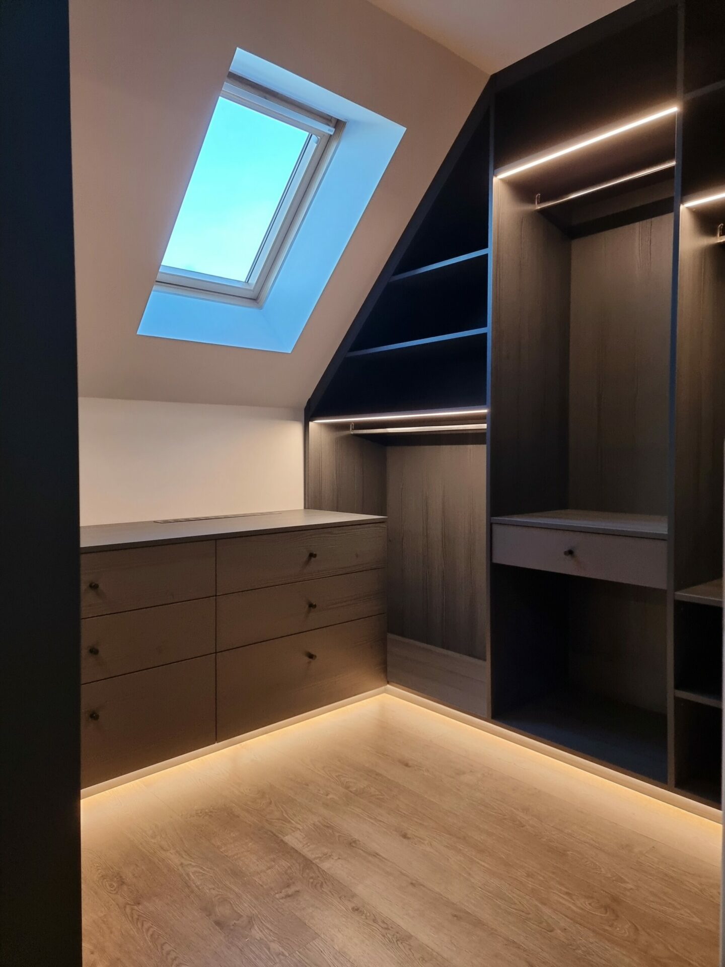 dressing sur mesure sous pente menuisier Nantes