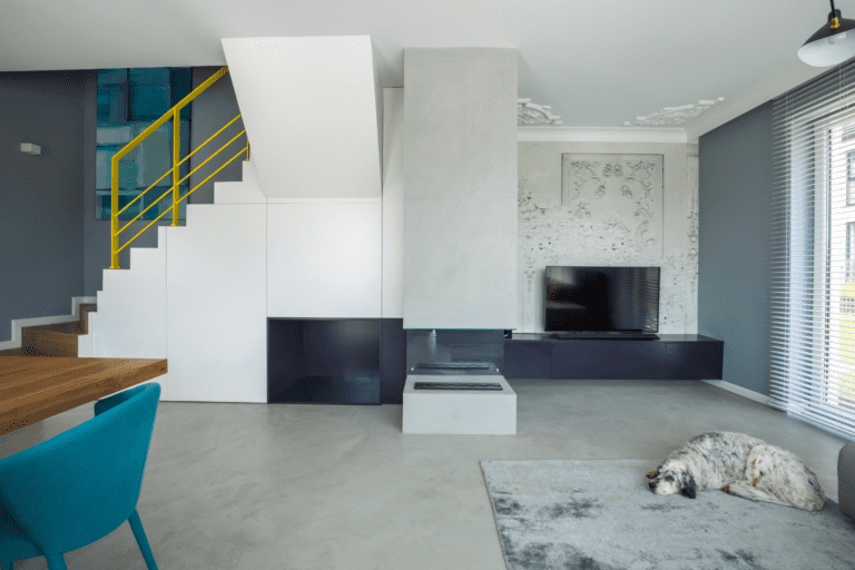 Rangements sous escalier : optimisez votre espace avec des solutions astucieuses et élégantes
