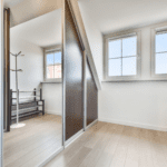 Chambre sur Mezzanine : L’Art d’Optimiser les Petits Espaces
