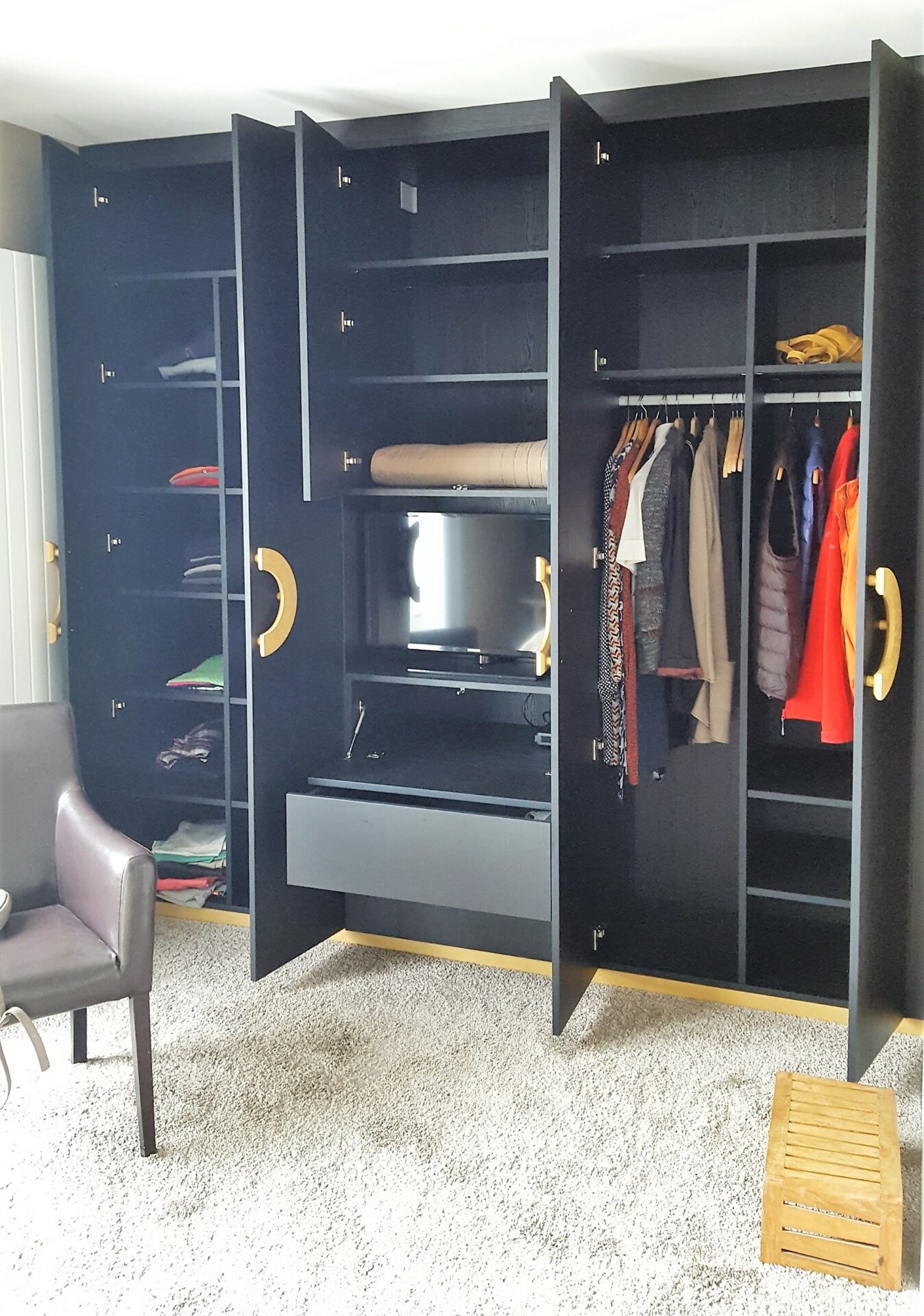 Comment Concevoir une Armoire sur Mesure Fonctionnelle et Esthétique ?